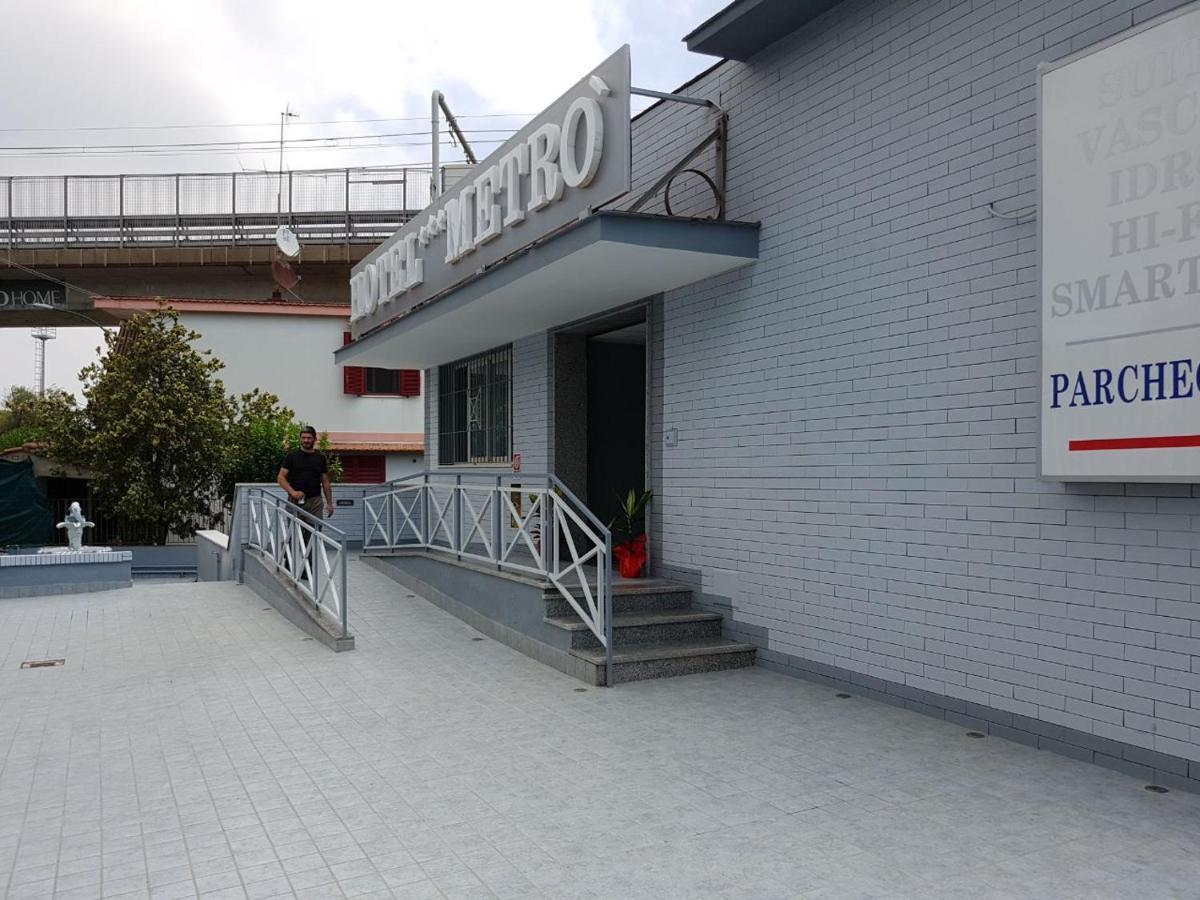 Metro 3* Naples