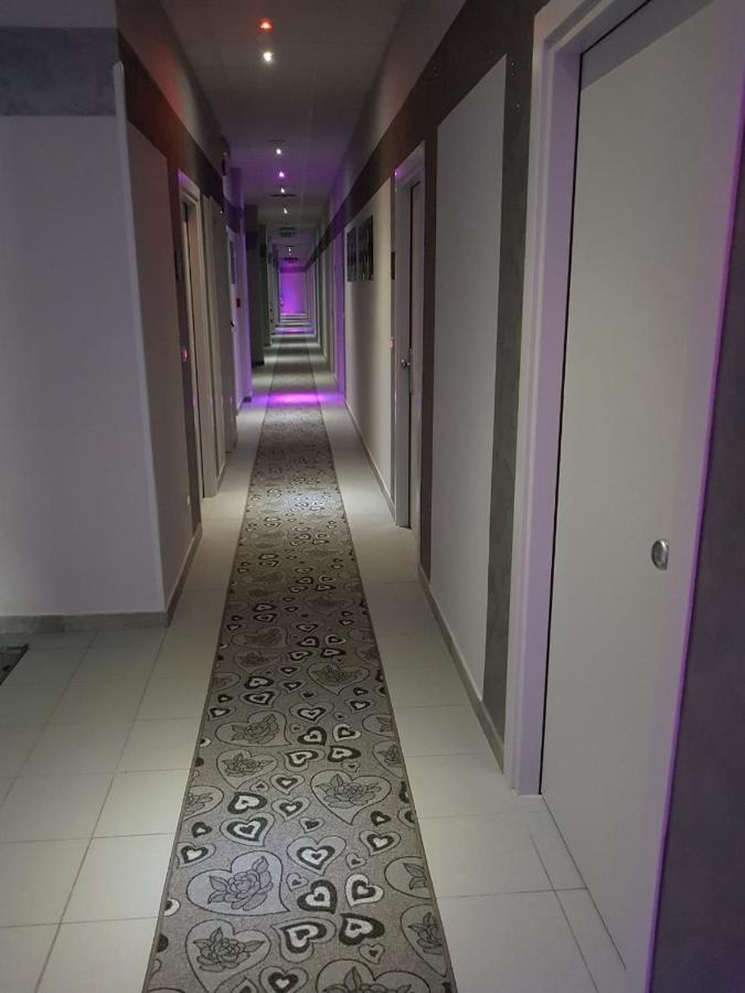 Metro 3* Naples